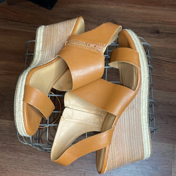 Lucky Brand Lowden Leather Sandals - Picture 6 of 11